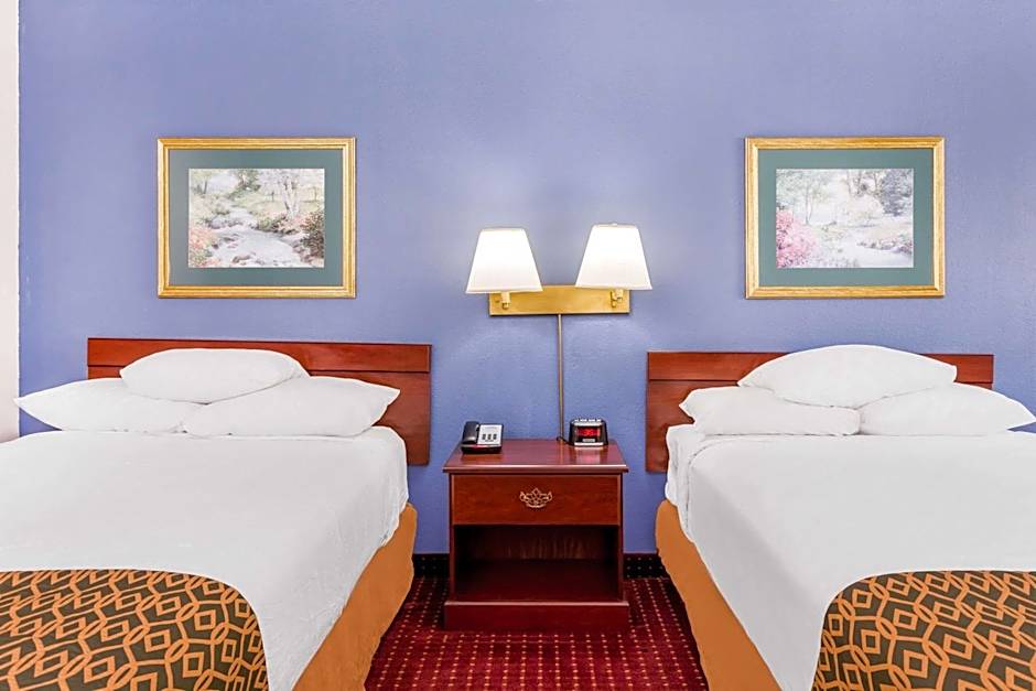 Days Inn by Wyndham Lavonia