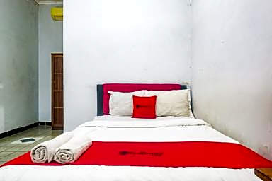 RedDoorz near Batik Tulis Celaket 2