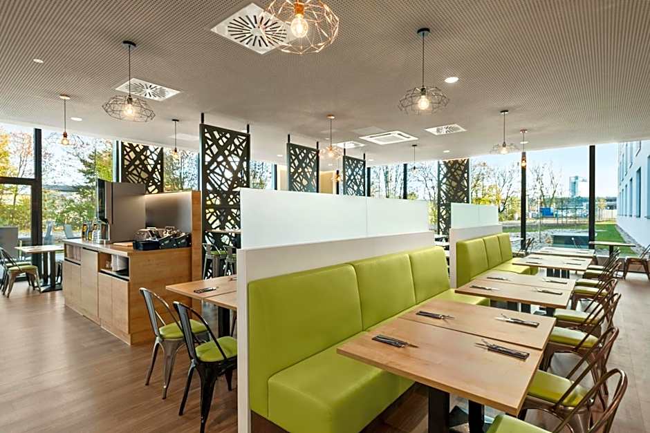 Super 8 by Wyndham Munich City North