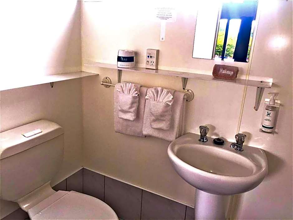 Accolade Lodge Motel