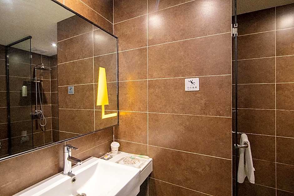 Iu Hotel Urumchi Nianzi Gou Bus Station Branch