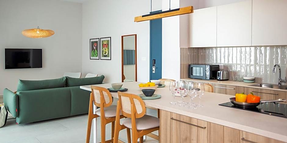 Larnaca LIV & CO Suites