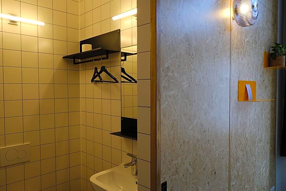 Hostel & Bar De Basis