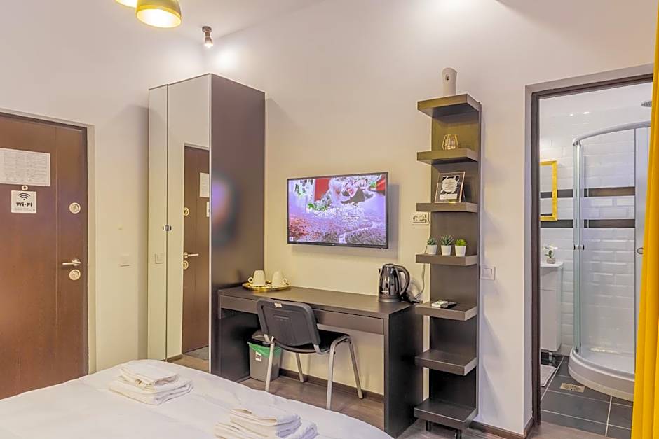 CHÂTEAU: Upscale Suites in Bucharest's Historical Center!