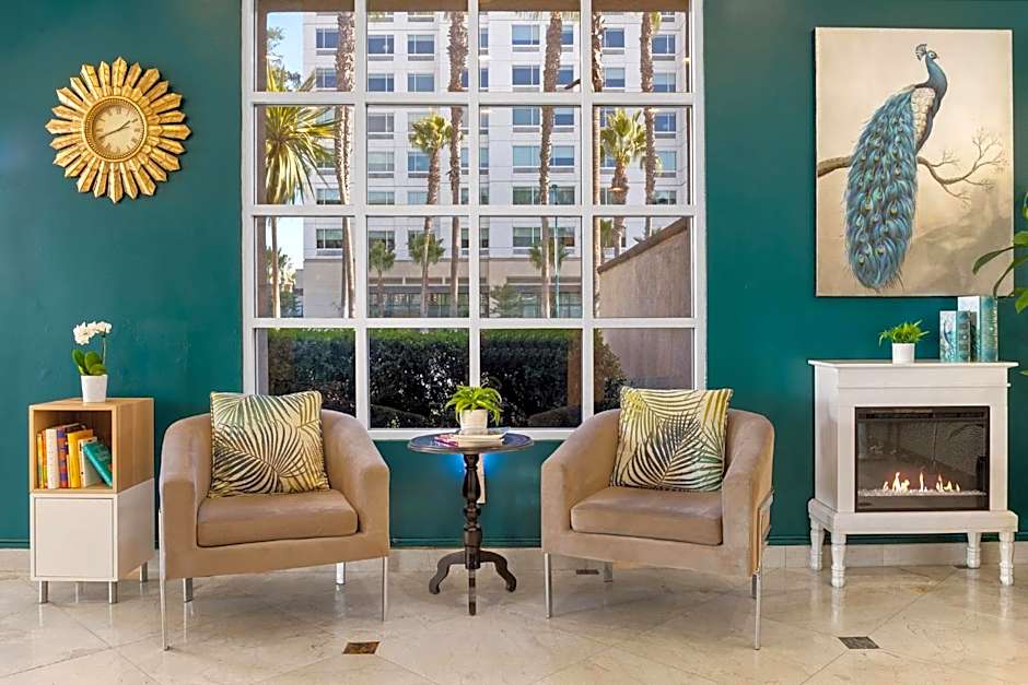 Peacock Suites