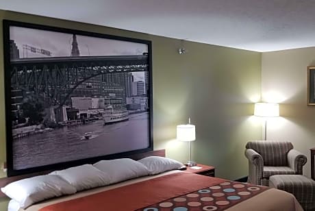 1 King Bed Non-Smoking