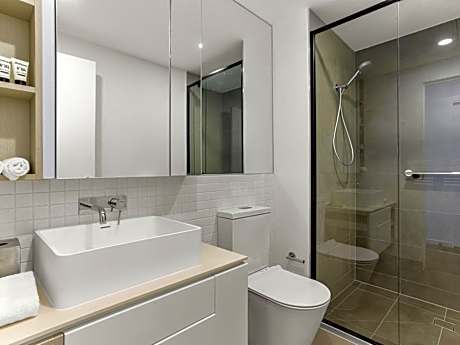 Premium One-Bedroom Apartment with King Bed and Balcony