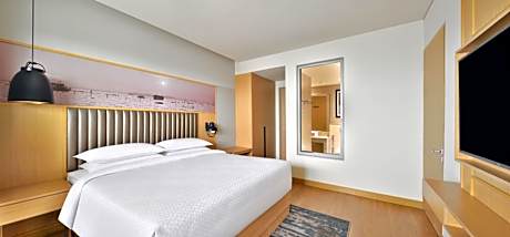 1 King Bed, Spacious Deluxe Room