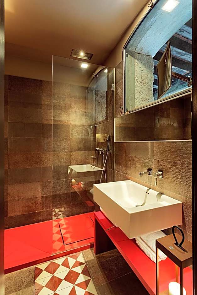 Charming House Iqs