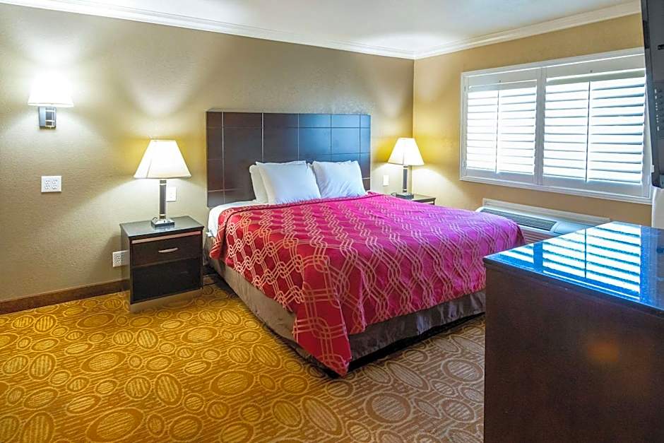 Econo Lodge Inn & Suites Fallbrook Downtown