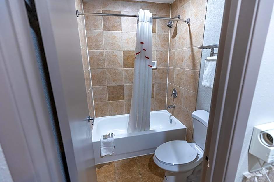 Red Roof Inn & Suites Irving - DFW Airport South