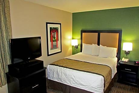 Deluxe Studio with 1 Queen Bed - Non-Smoking