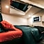 LOVE ROOM Bordeaux Playroom avec salle de jeux pour adultes et lit à eau chauffant