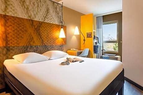 Room with Wheelchair-Accessibility