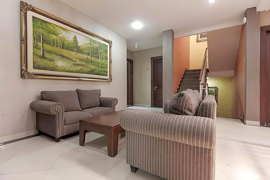 RedDoorz @ La Mega near Pasar Pagi Cirebon