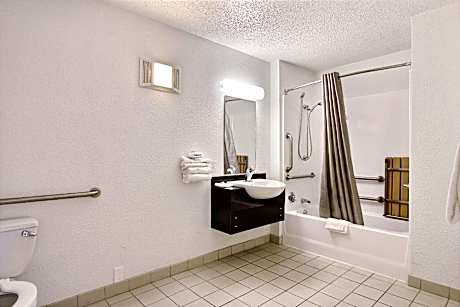 1 Full Bed | ADA/RI Shower, Renovated
