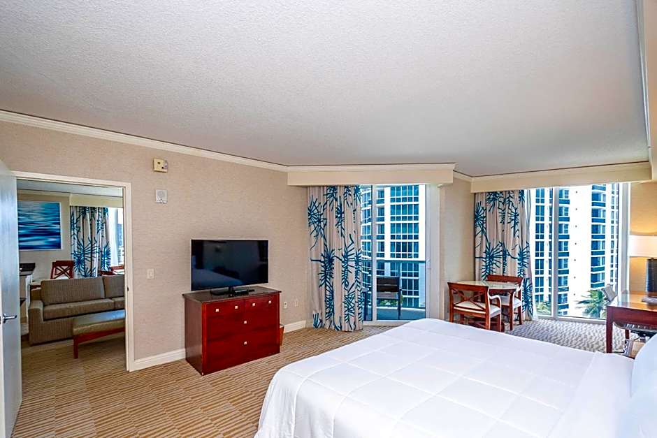 TRUMP INTL 2 BEDROOM APARTMENT 1600 Sqf Ocean and Bay View