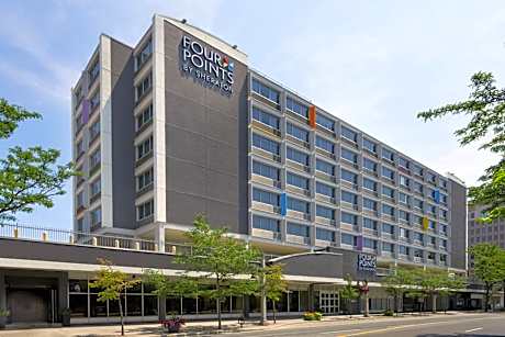 Four Points by Sheraton Windsor Downtown