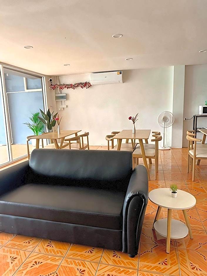 Montana Hotel & Hostel Phuket