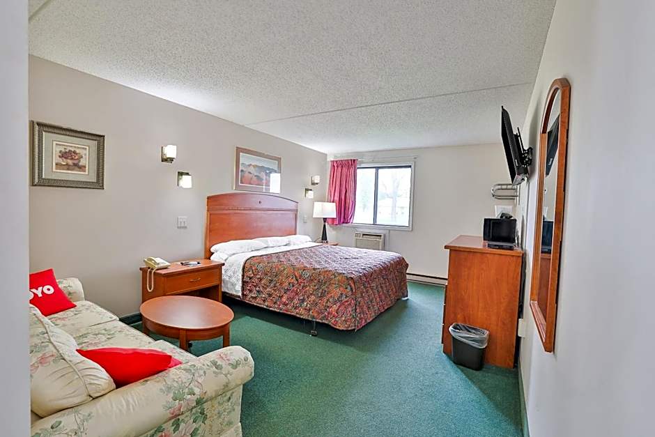 OYO Hotel Pipestone MN, Canterbury Park