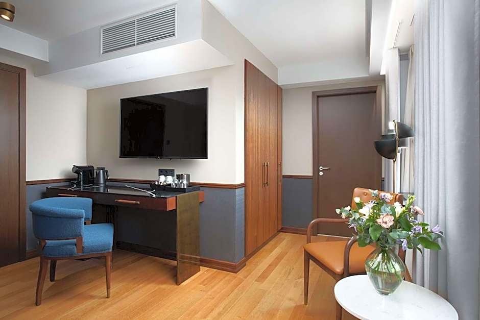 Iceland Parliament Hotel, Curio Collection by Hilton
