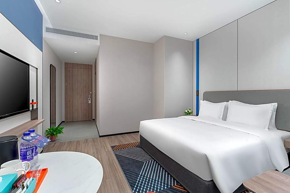 Holiday Inn Express Yinchuan Yuehai By IHG