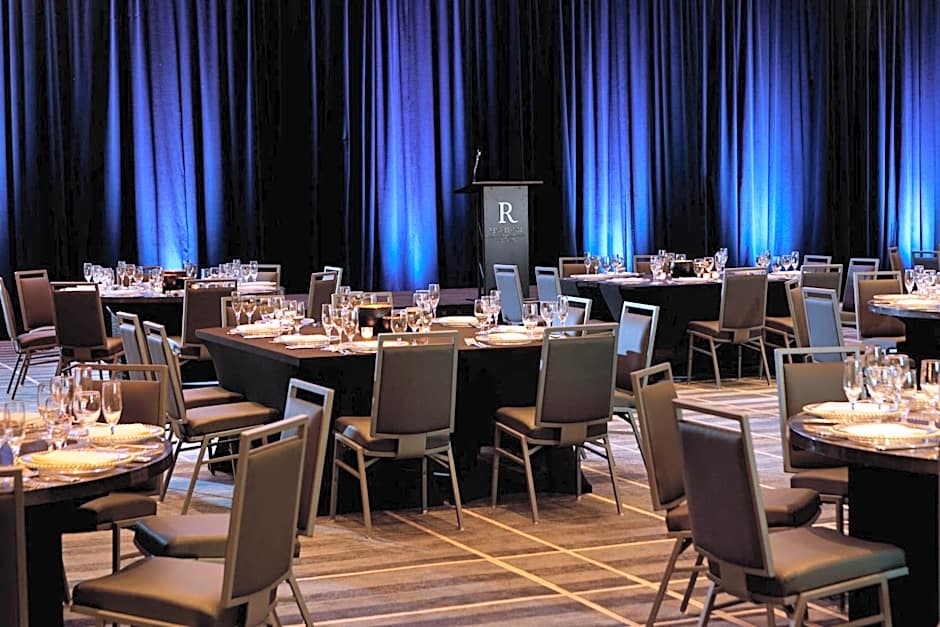 Renaissance by Marriott Tampa International Plaza Hotel