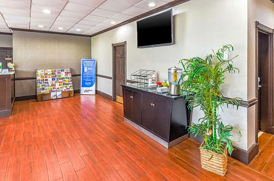 Quality Inn & Suites Hardeeville - Savannah North - Renovated with Hot Breakfast Included