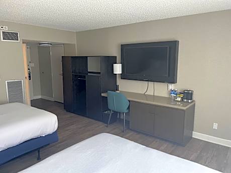 Queen Room with Two Queen Beds - Disability Access Roll in Shower