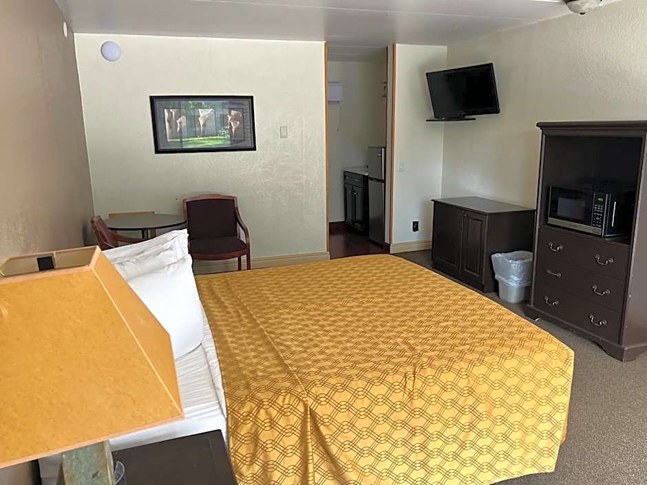 Amber's Inn and Suites