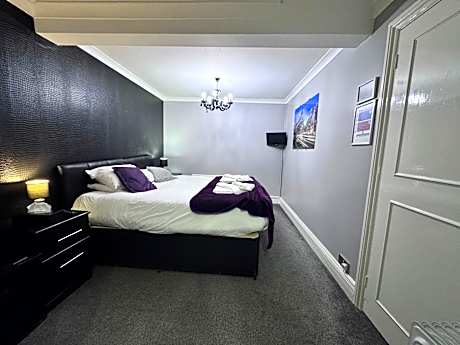 Twin Room with Private Bathroom