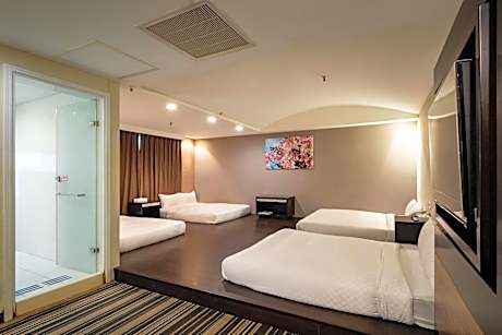 Japanese-Style Room for Eight