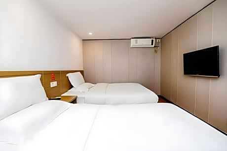 Twin Room with 1 Semi-Double Bed and 1 Single Bed