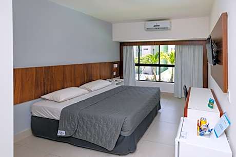 Apartment with Pool View