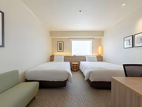 Corner Twin Room - Non-Smoking