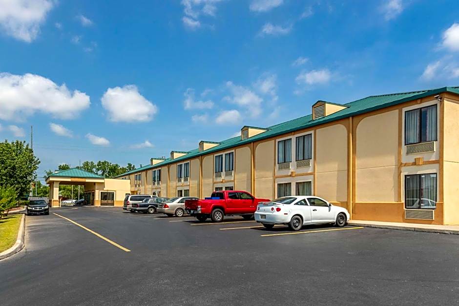 Quality Inn Auburn Campus Area I-85