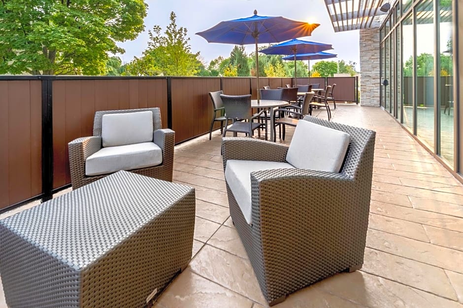 Holiday Inn Express & Suites Milwaukee - West Allis By IHG