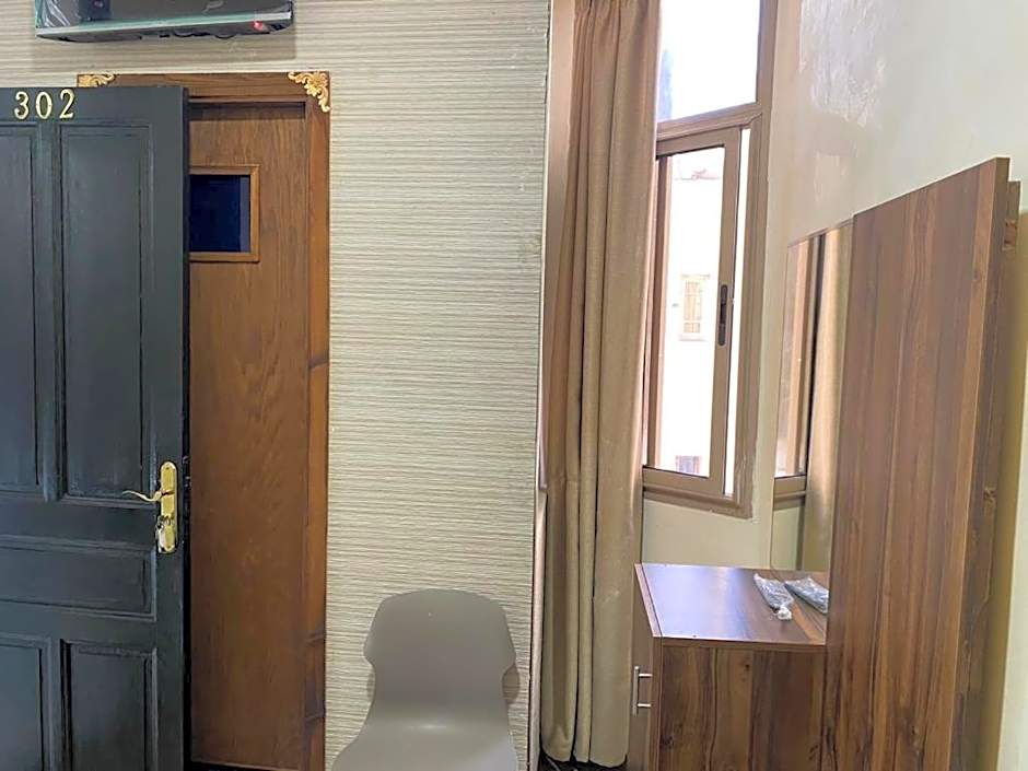 Hôtel Meuble Parisien