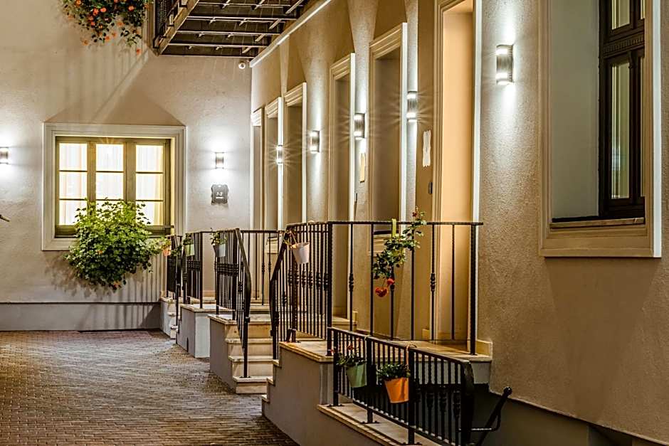 CASA CHITIC - HOTEL & RESTAURANT- Str Nicolae Balcescu 13