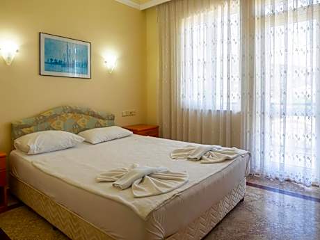 Double or Twin Room with Mountain View