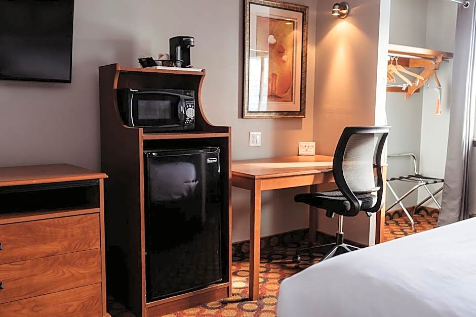 AmericInn by Wyndham Appleton Downtown