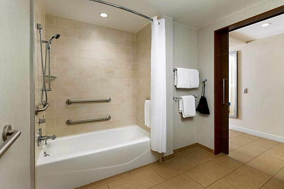 The Anza - A Calabasas Hotel