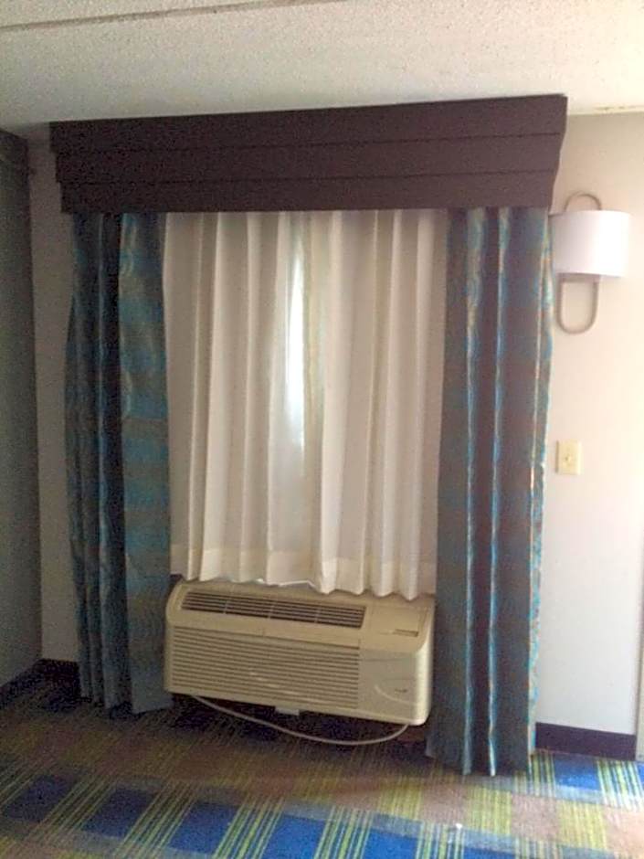Photo 1 of 6 of 2 Double Beds, Smoking