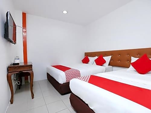 OYO 89672 Eg Hotel Jj