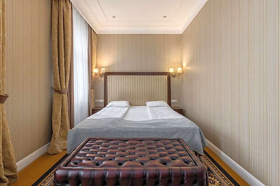 RIXWELL GERTRUDE HOTEL