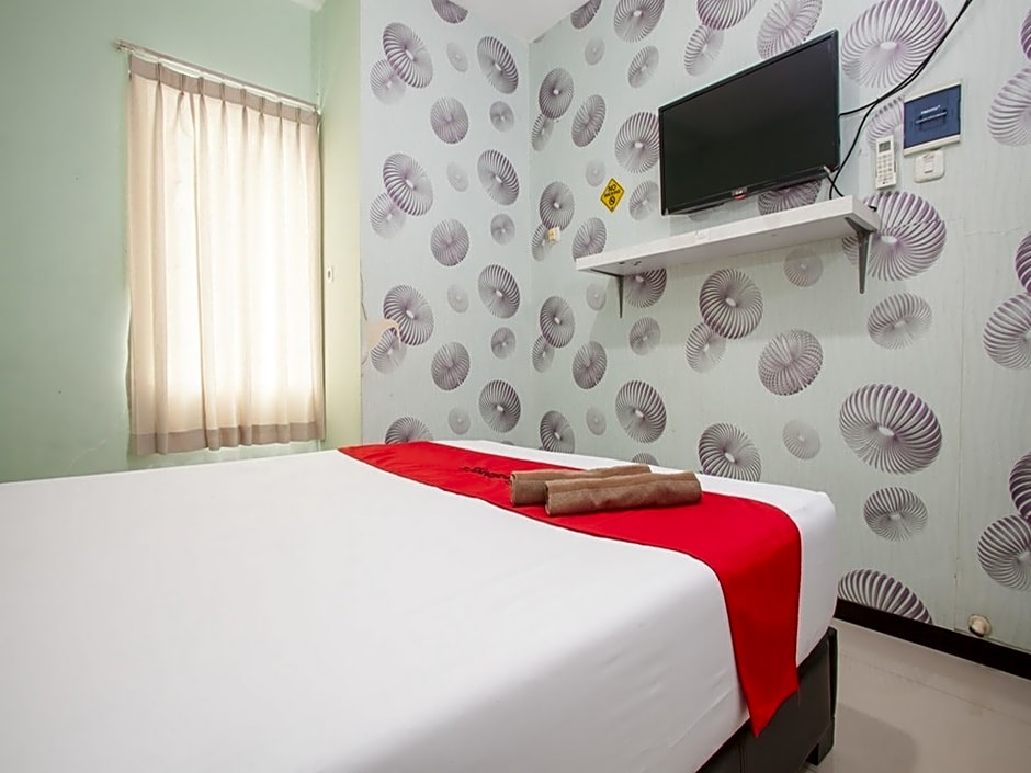 RedDoorz @ Raya Tidar