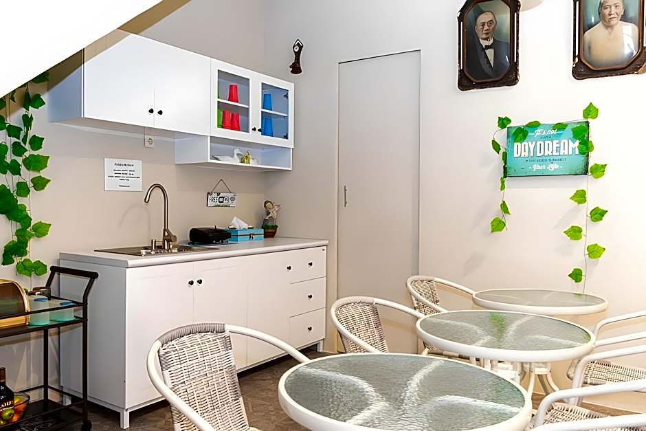 RedDoorz Hostel @ DI Panjaitan Simpang Lima