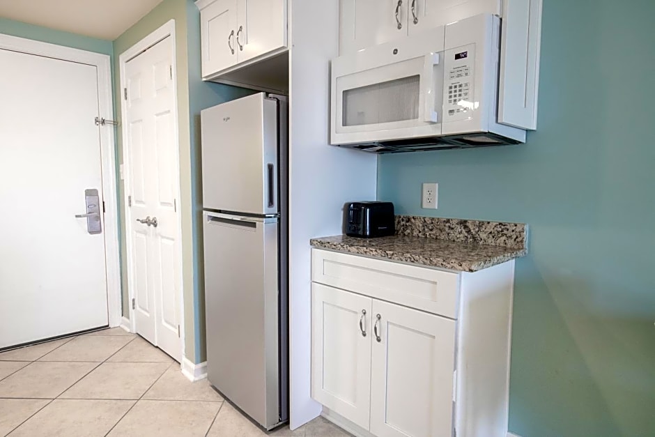 Oceanfront Litchfield Inn