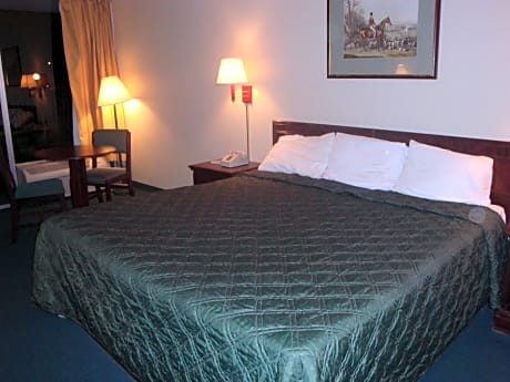 1 King Bed, Nonsmoking, Accessible
