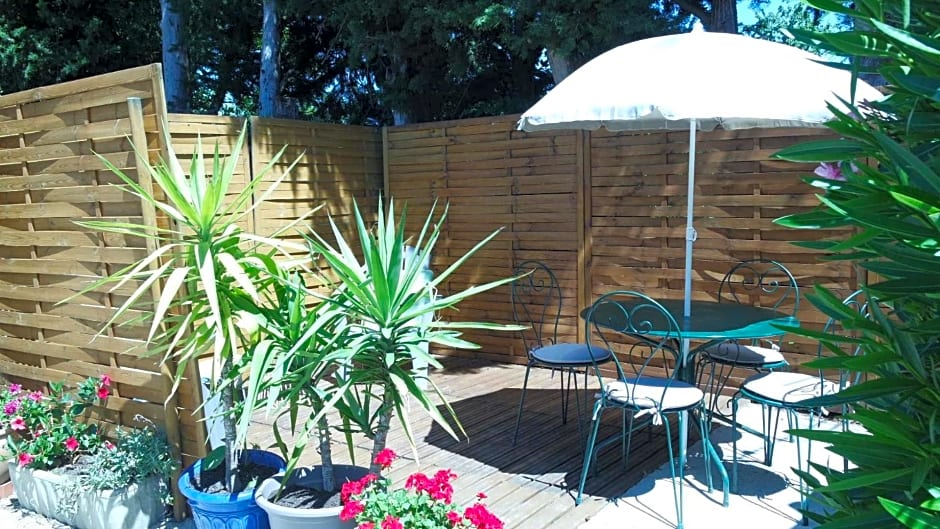 Mas Grimaud - Gîte- Studio et chambres d'hôtes familiales